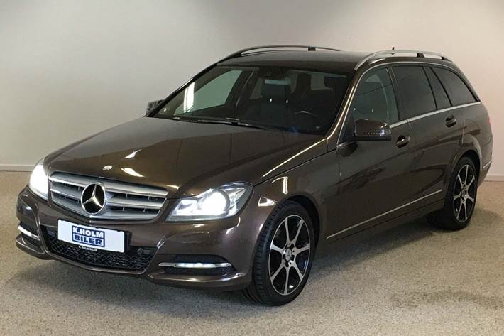 Brun Mercedes C200 fra 2013 set udefra