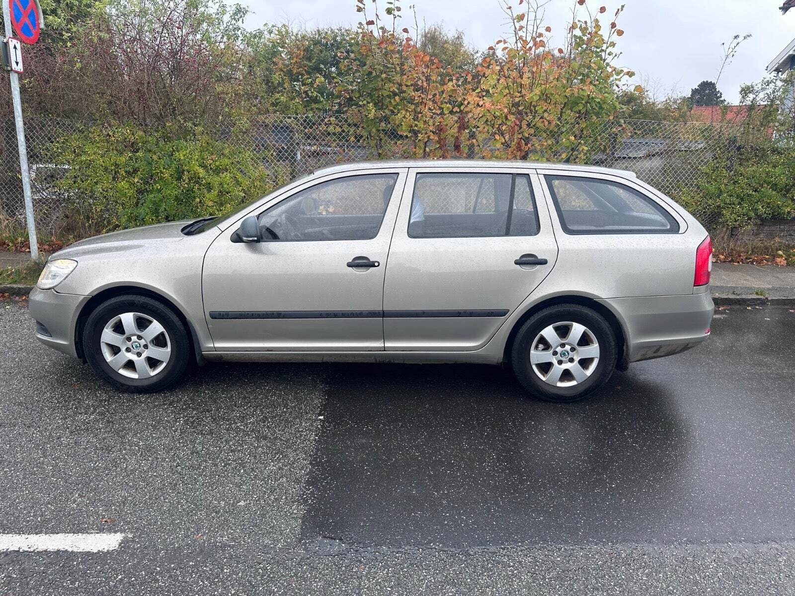 Skoda Octavia 1,6 TDi 105 Ambiente Combi