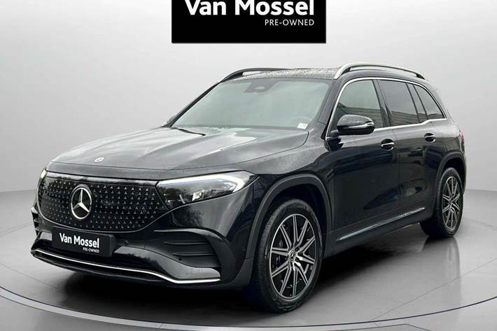 Sort Mercedes EQB250+ fra 2024 set udefra
