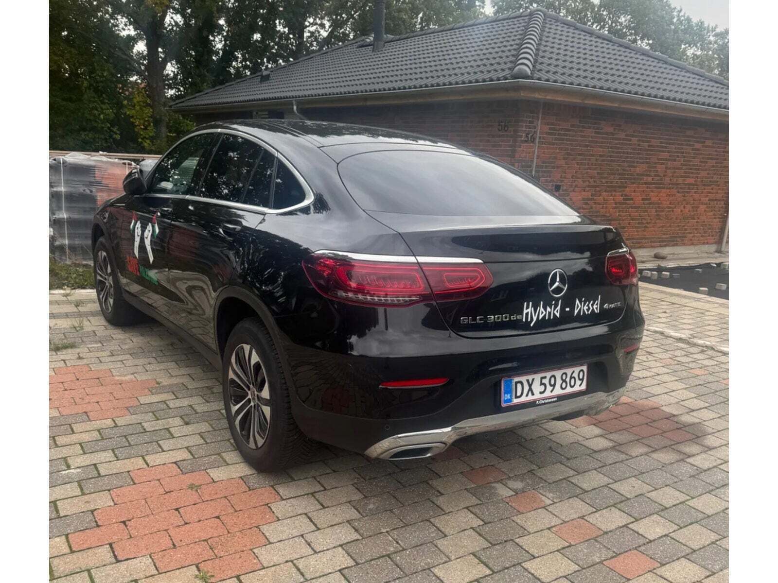 Sort Mercedes GLC300 de fra 2023