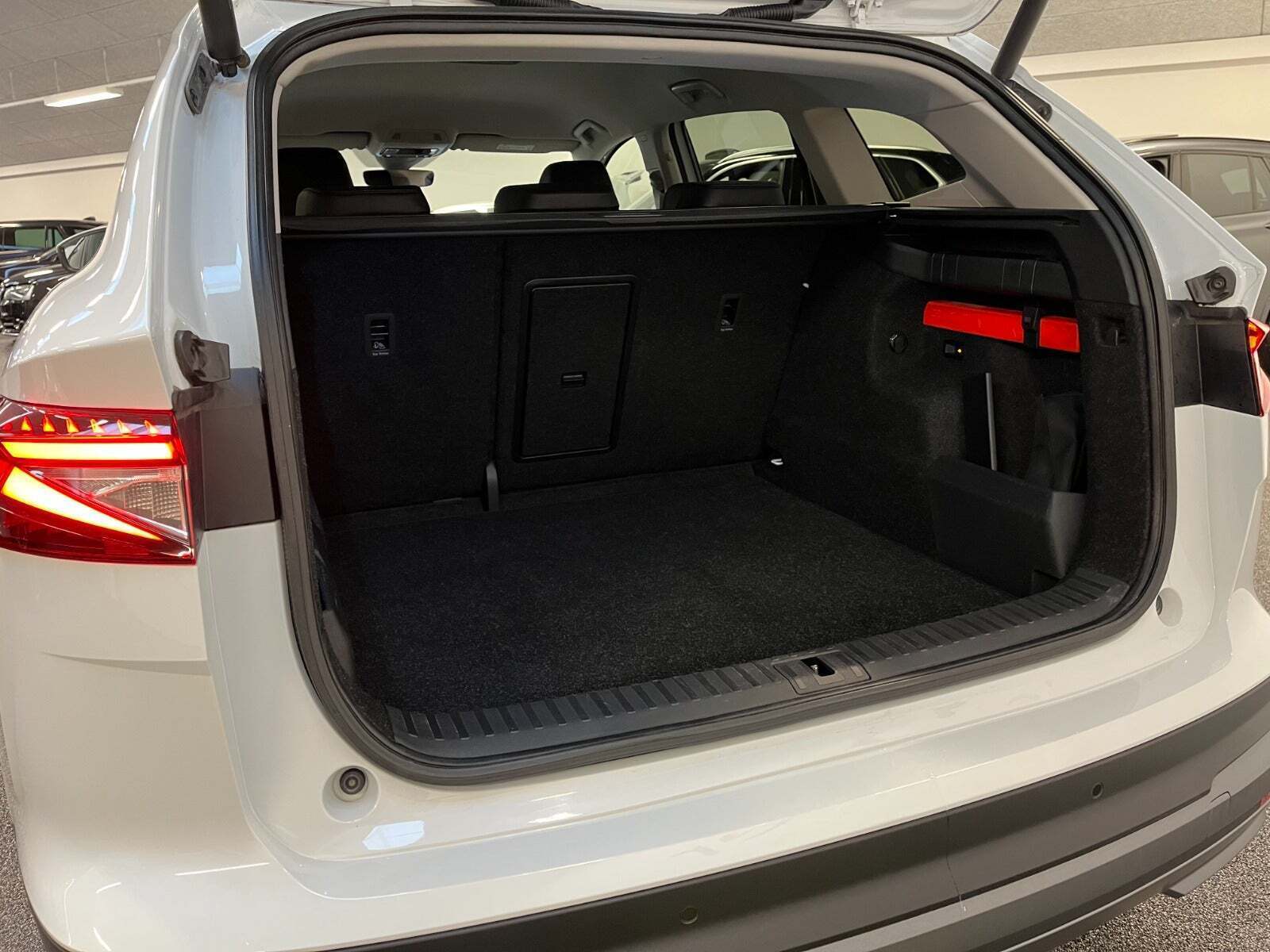 Hvid Skoda Enyaq fra 2022