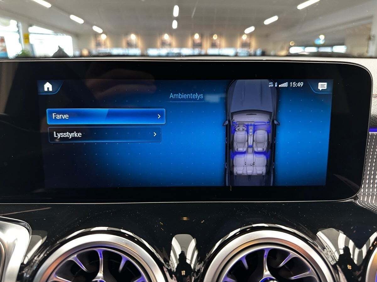 Hvid Mercedes EQB350 fra 2023