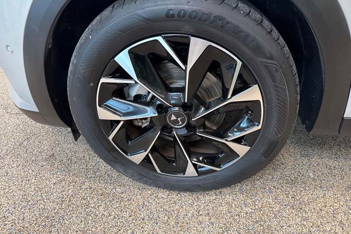 Beige DS DS 3 CrossBack fra 2023 set udefra