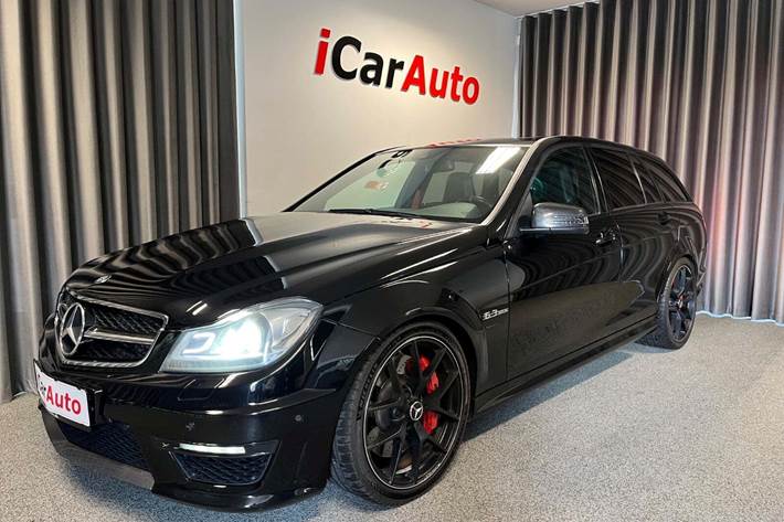 Sort Mercedes C63 fra 2011