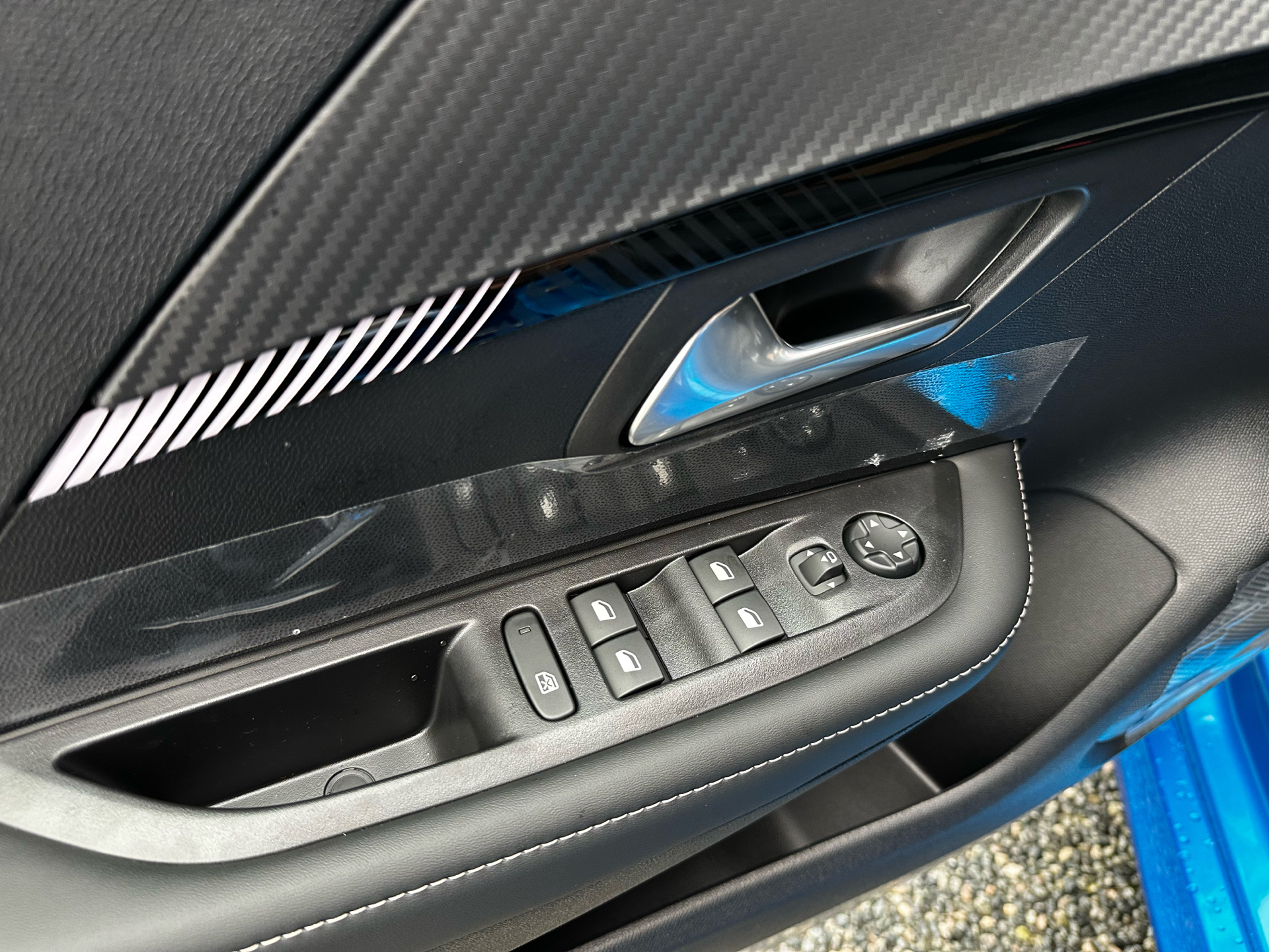 Blå Peugeot 208 fra 2025