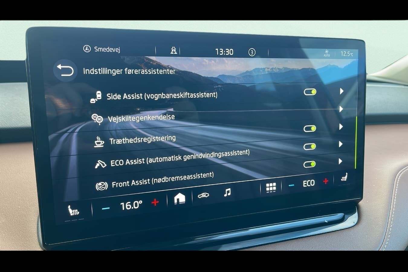 Rød Skoda Enyaq fra 2022