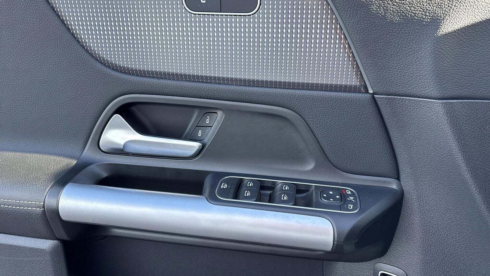 Hvid Mercedes EQA250 fra 2023