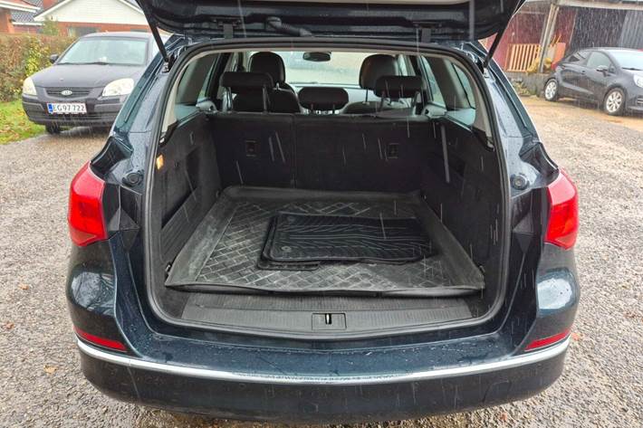 Grøn Opel Astra fra 2015