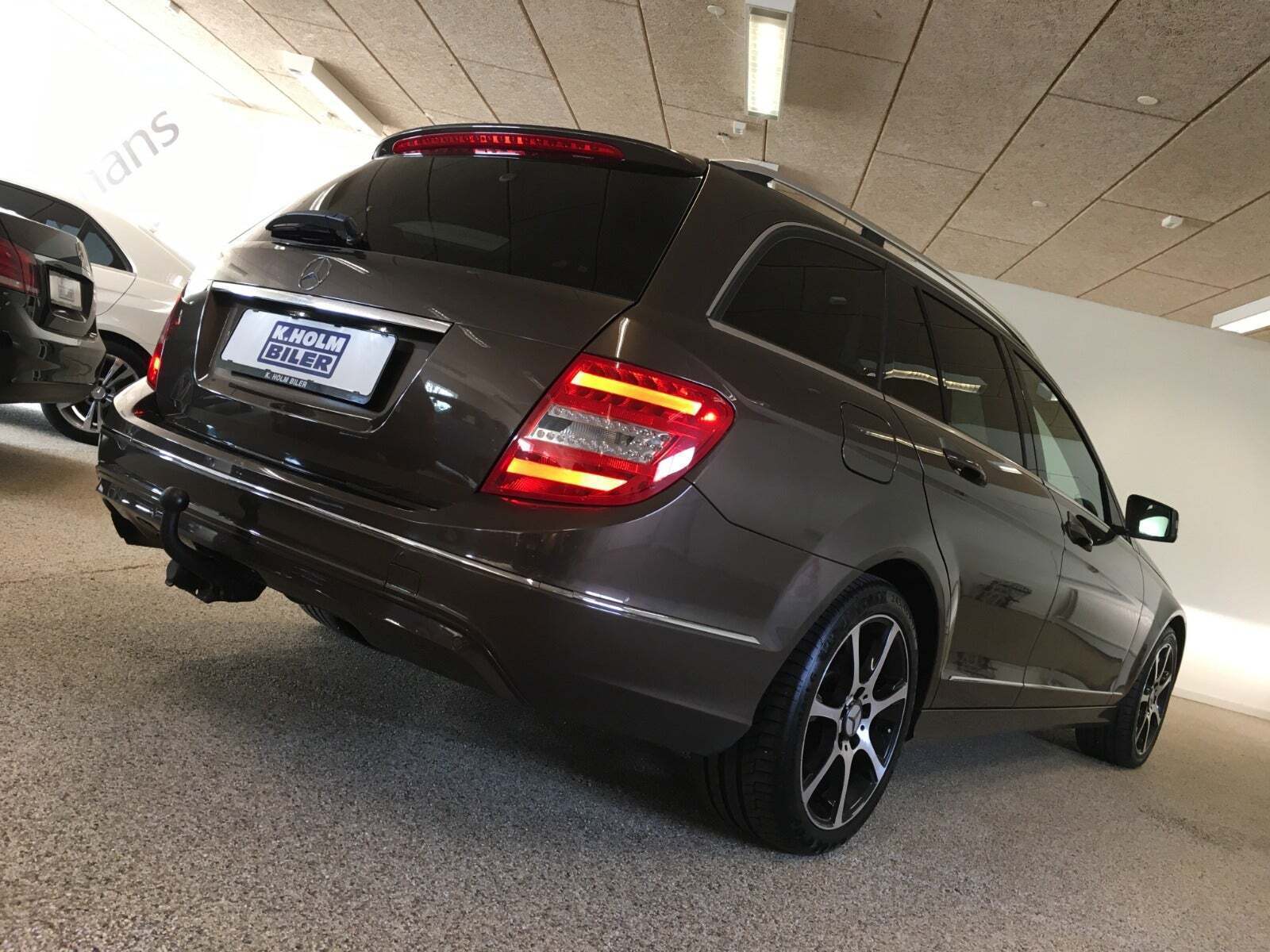 Brun Mercedes C200 fra 2013