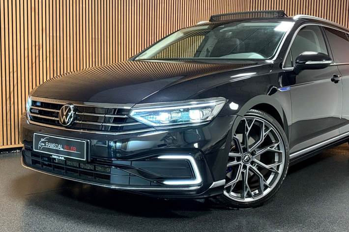 Sort VW Passat fra 2021