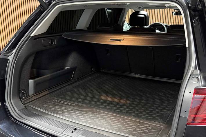 Sort VW Passat fra 2021