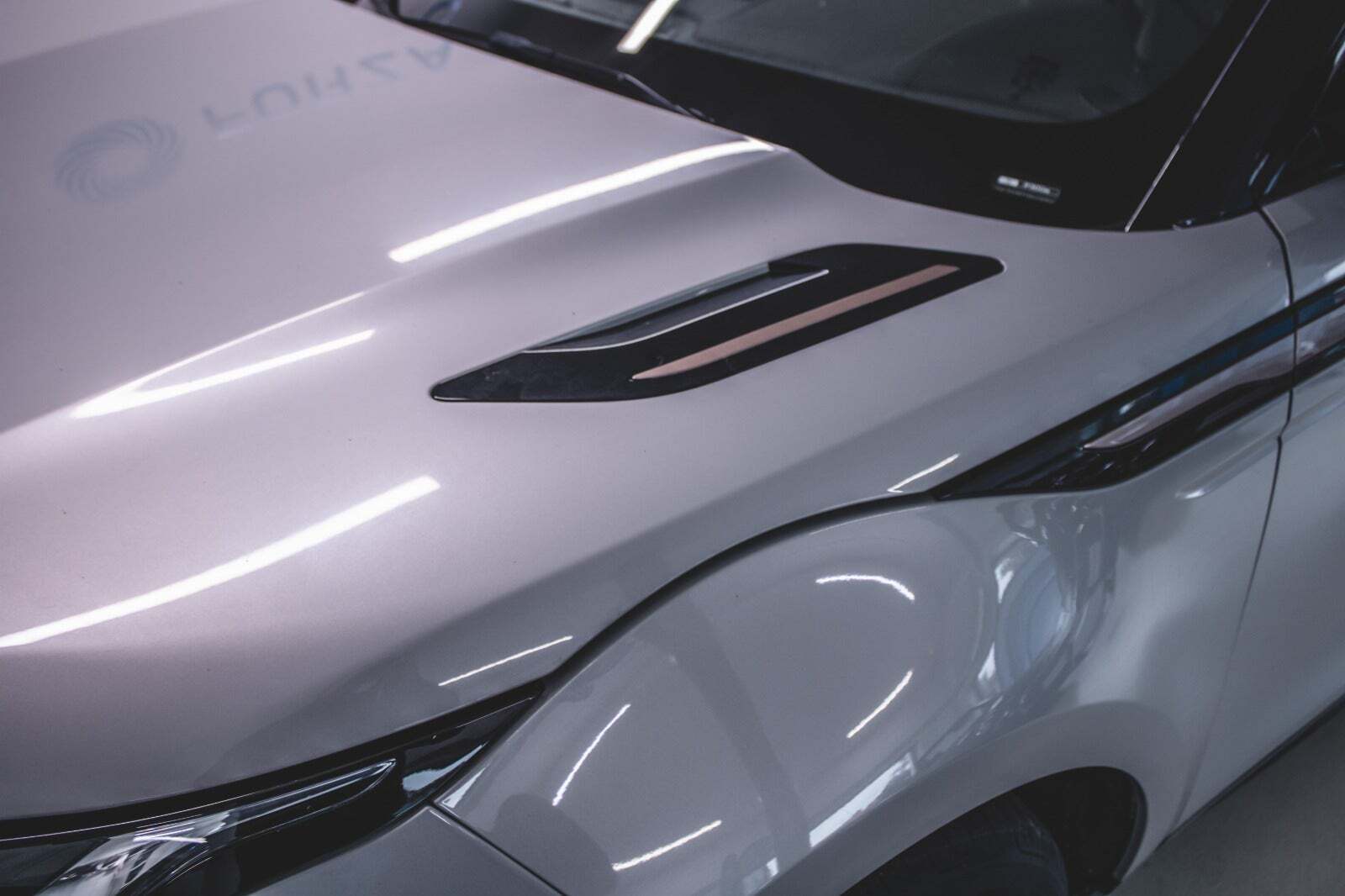 Grå Land Rover Range Rover evoque fra 2023