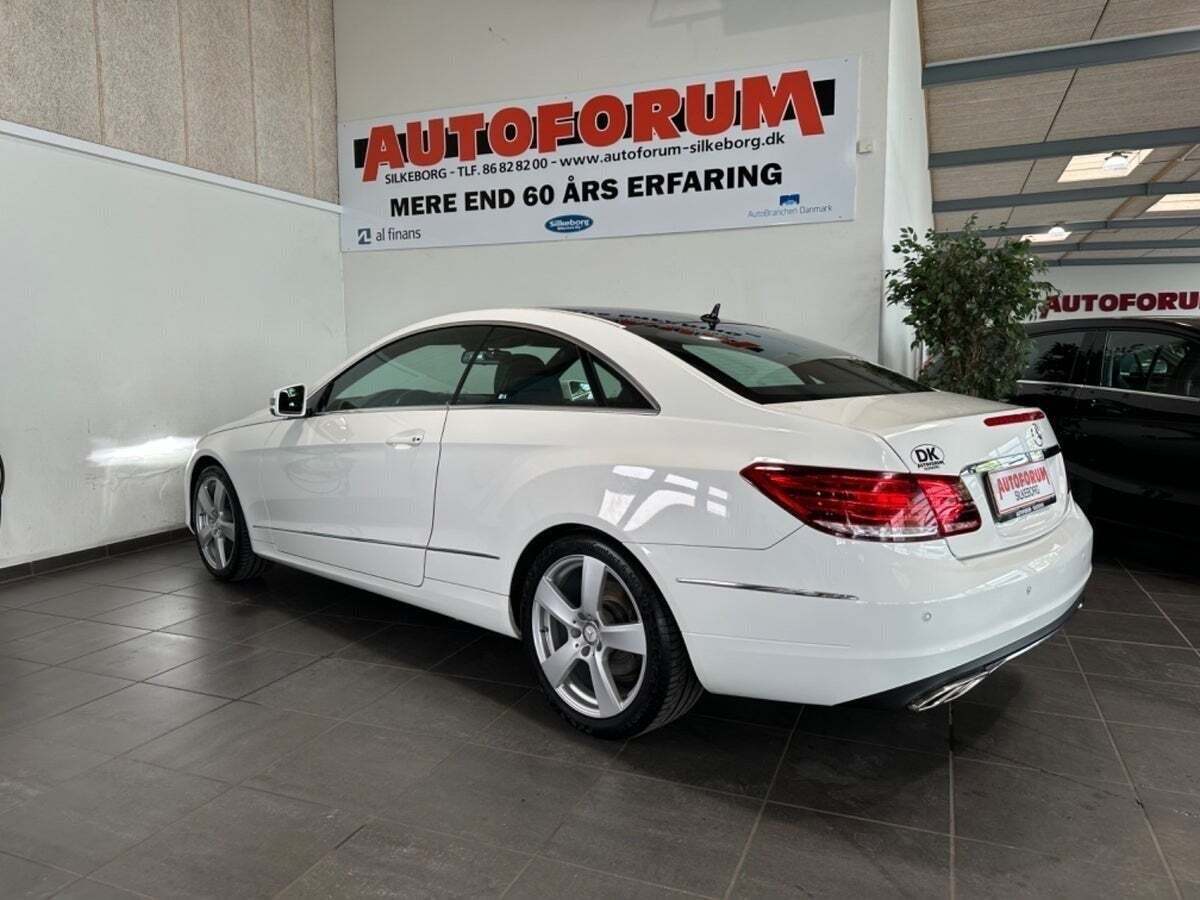 Hvid Mercedes E200 fra 2015