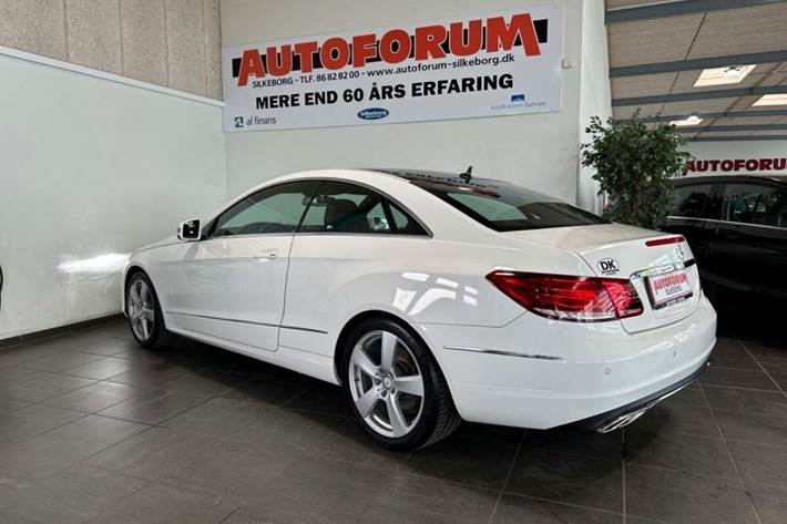 Hvid Mercedes E200 fra 2015