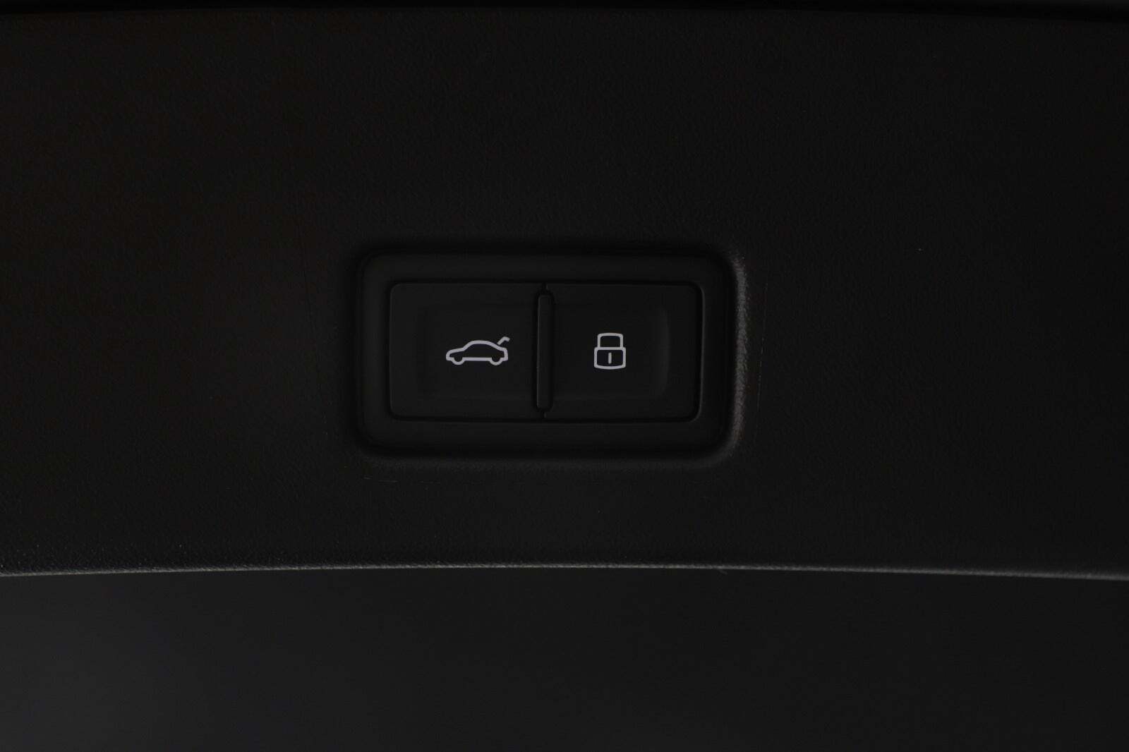 Grå Audi Q4 e-tron fra 2023