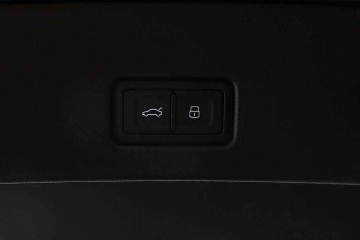 Grå Audi Q4 e-tron fra 2023