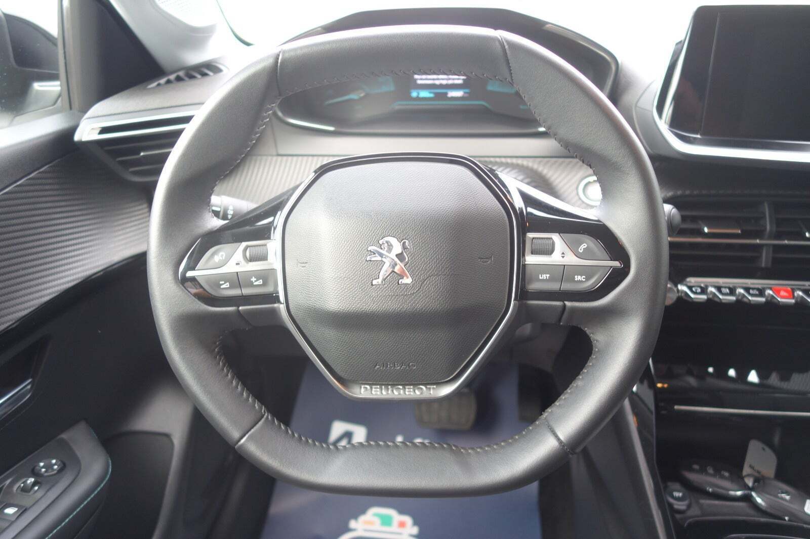 Hvid Peugeot e-208 fra 2023
