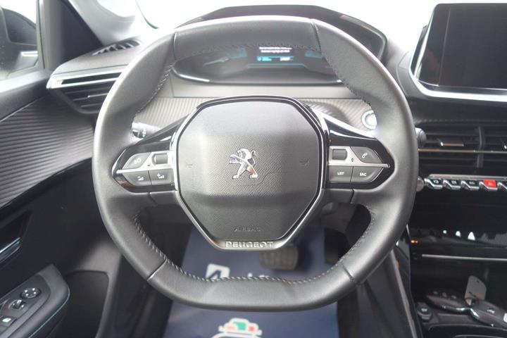 Hvid Peugeot e-208 fra 2023