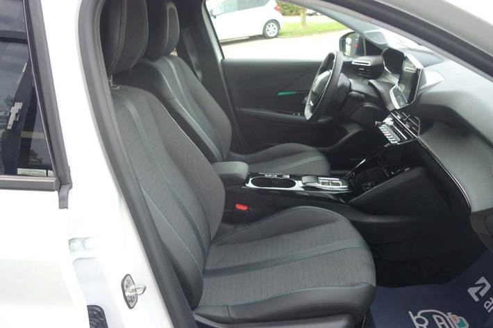 Hvid Peugeot e-208 fra 2023