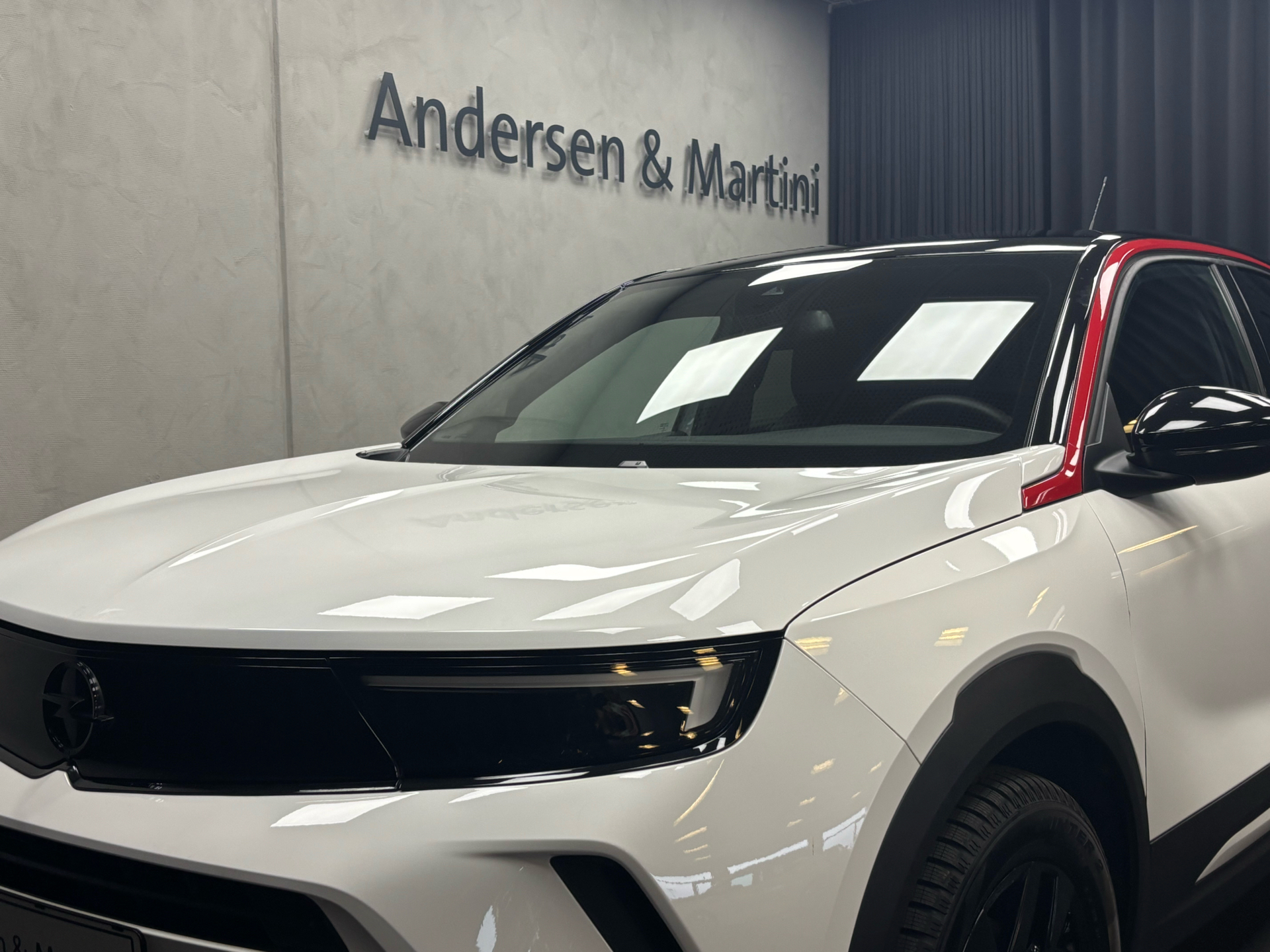 Hvid Opel Mokka-e fra 2024