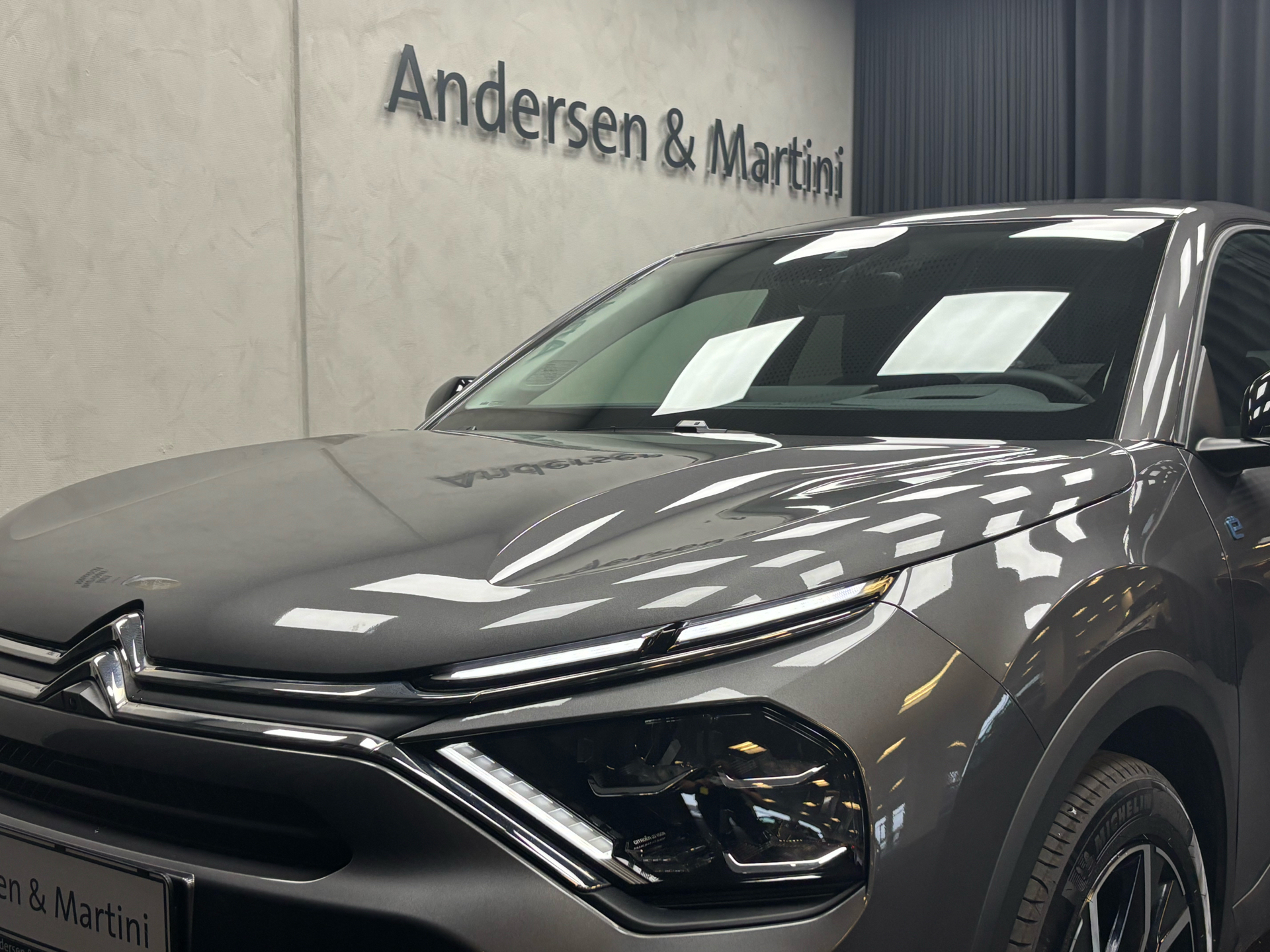 Grå Citroën ë-C4 X fra 2024