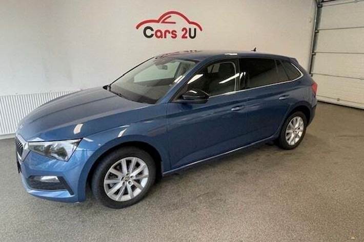 Blå Skoda Scala fra 2021