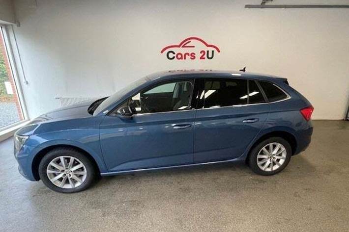 Blå Skoda Scala fra 2021