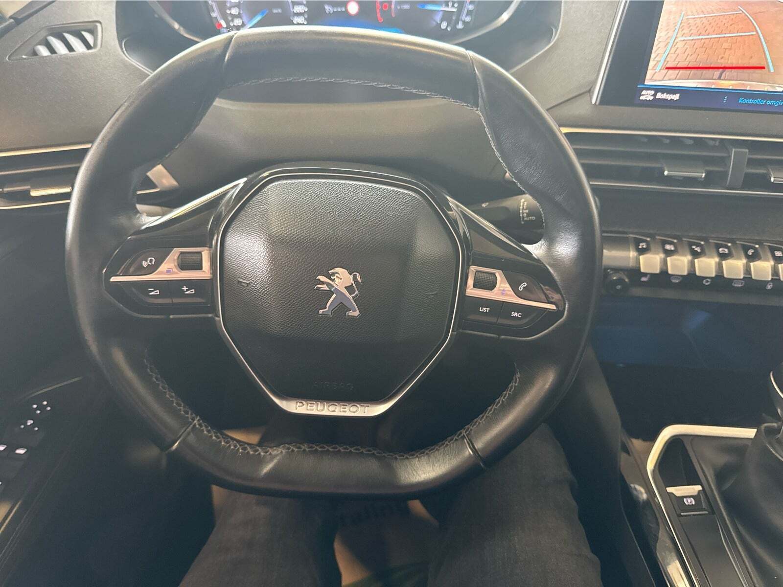 Grå Peugeot 5008 fra 2017