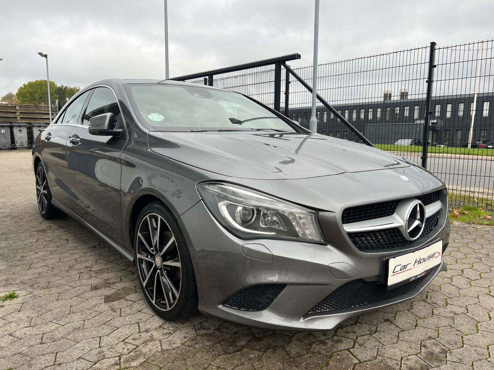 Grå Mercedes CLA200 fra 2015