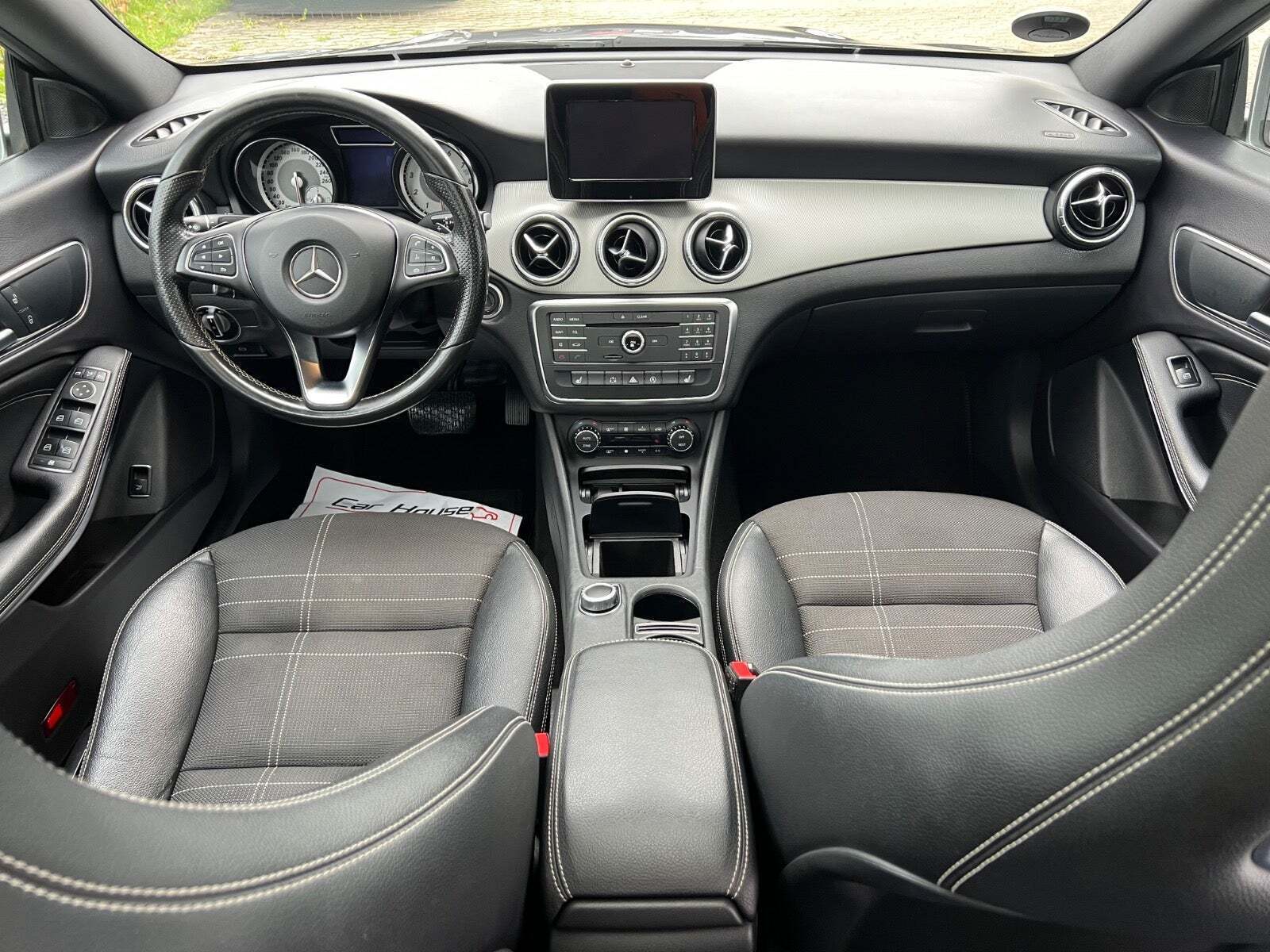 Grå Mercedes CLA200 fra 2015