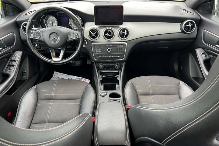 Grå Mercedes CLA200 fra 2015