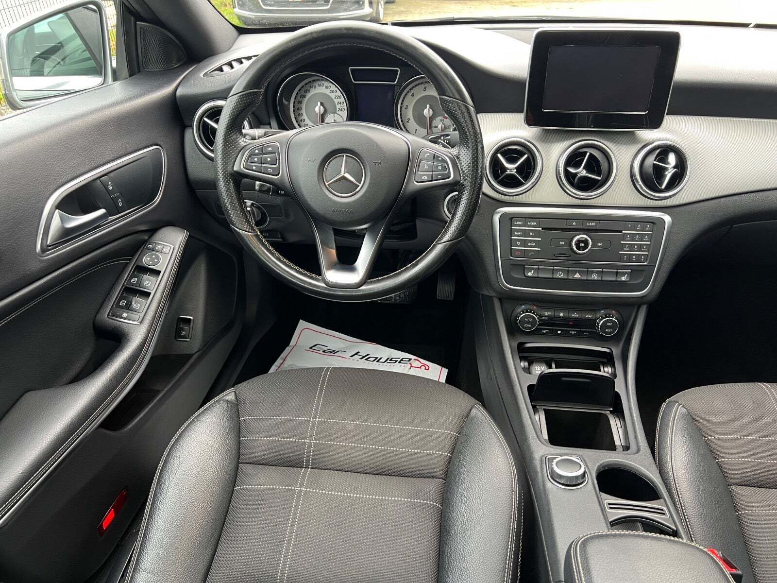 Grå Mercedes CLA200 fra 2015
