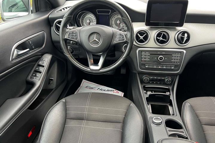 Grå Mercedes CLA200 fra 2015