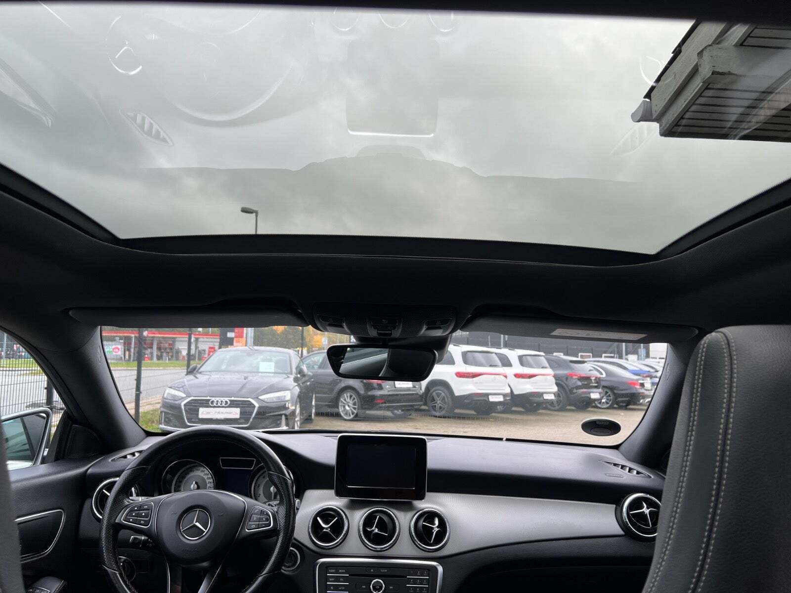Grå Mercedes CLA200 fra 2015