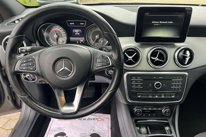 Grå Mercedes CLA200 fra 2015