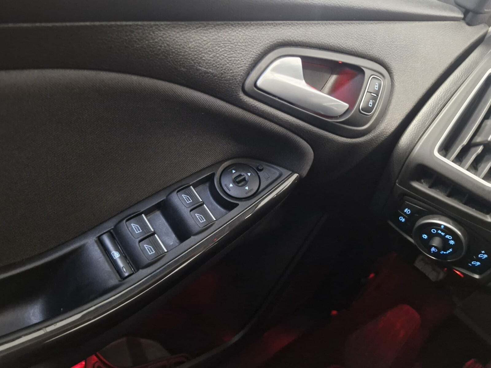 Orange Ford Focus fra 2015