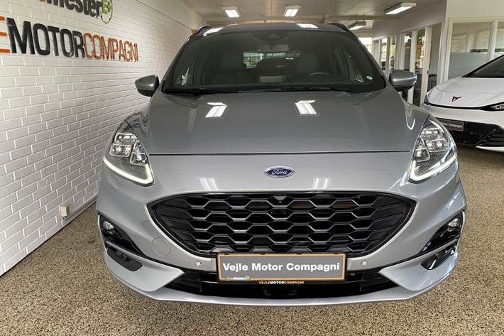 Grå Ford Kuga fra 2021