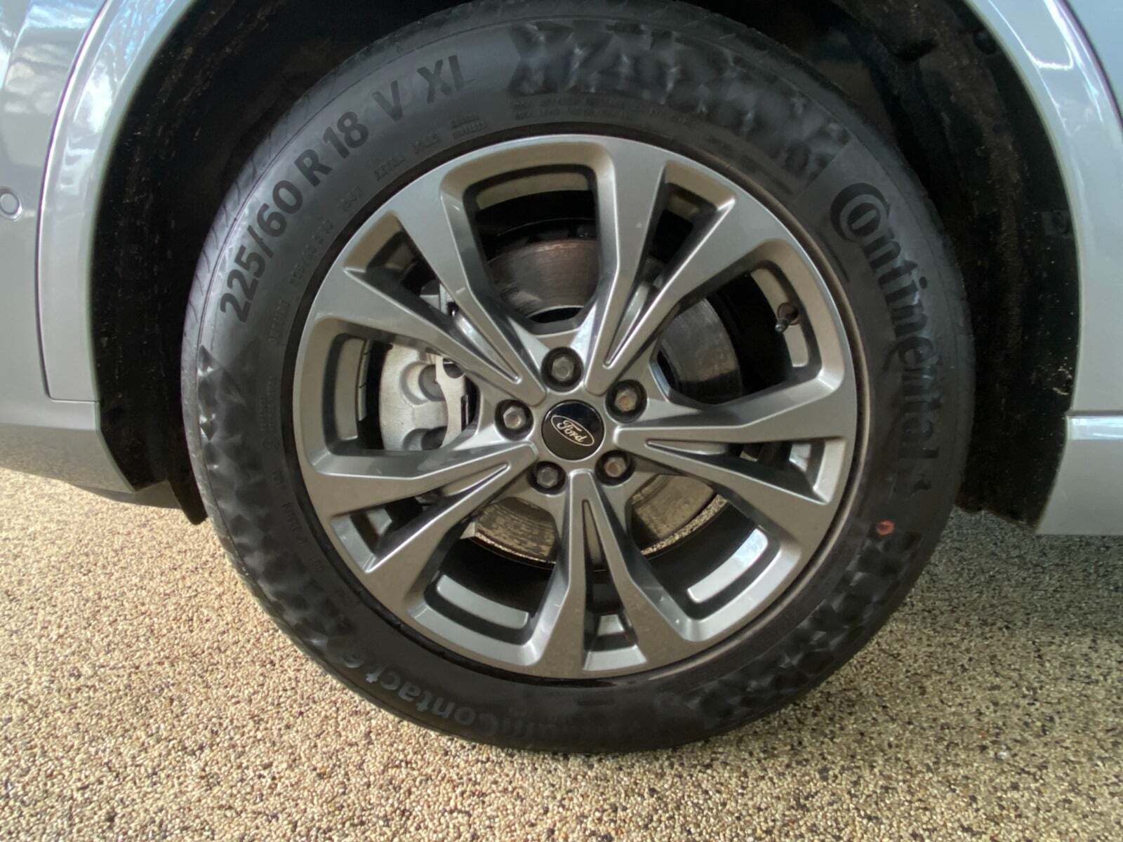 Grå Ford Kuga fra 2021