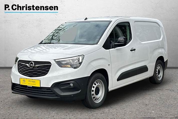 Hvid Opel Combo-e fra 2023 set udefra