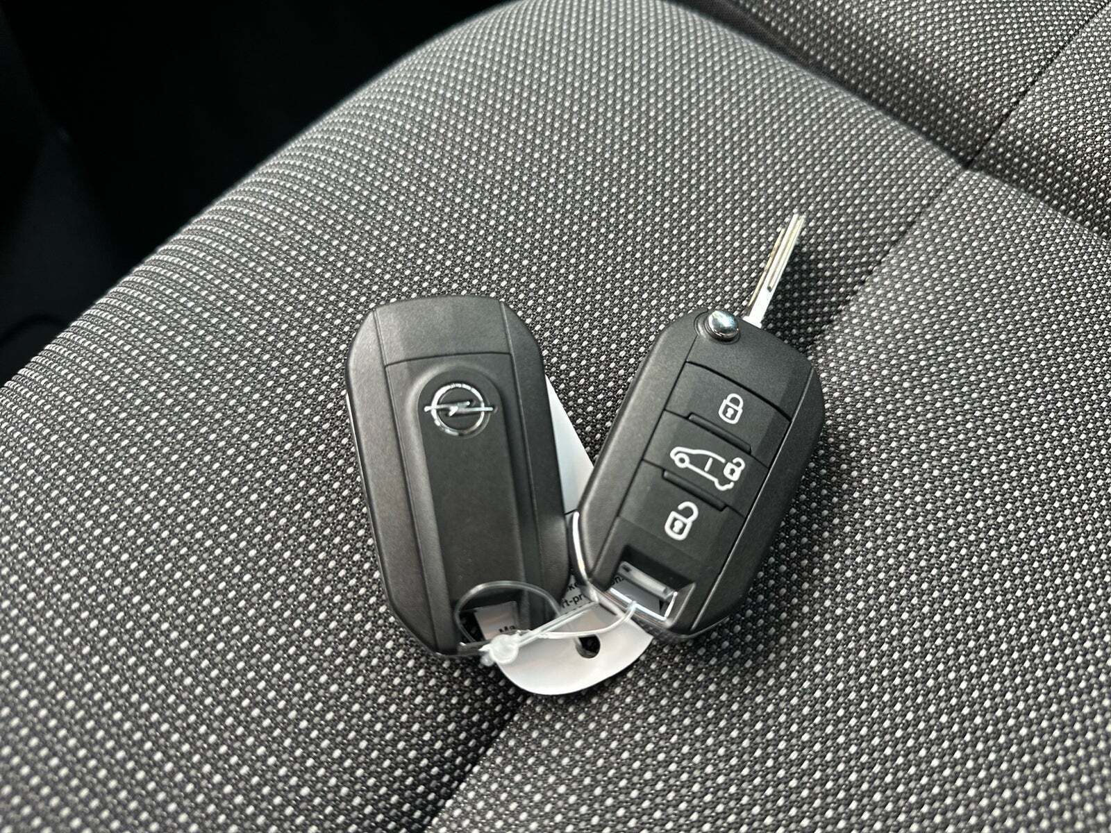 Hvid Opel Combo-e fra 2023