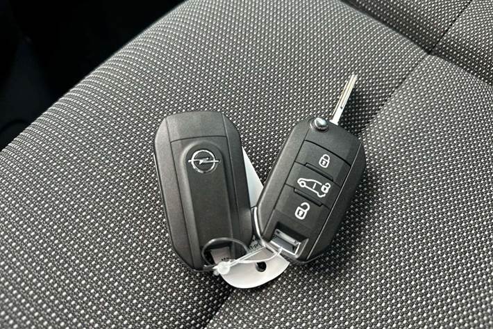 Hvid Opel Combo-e fra 2023