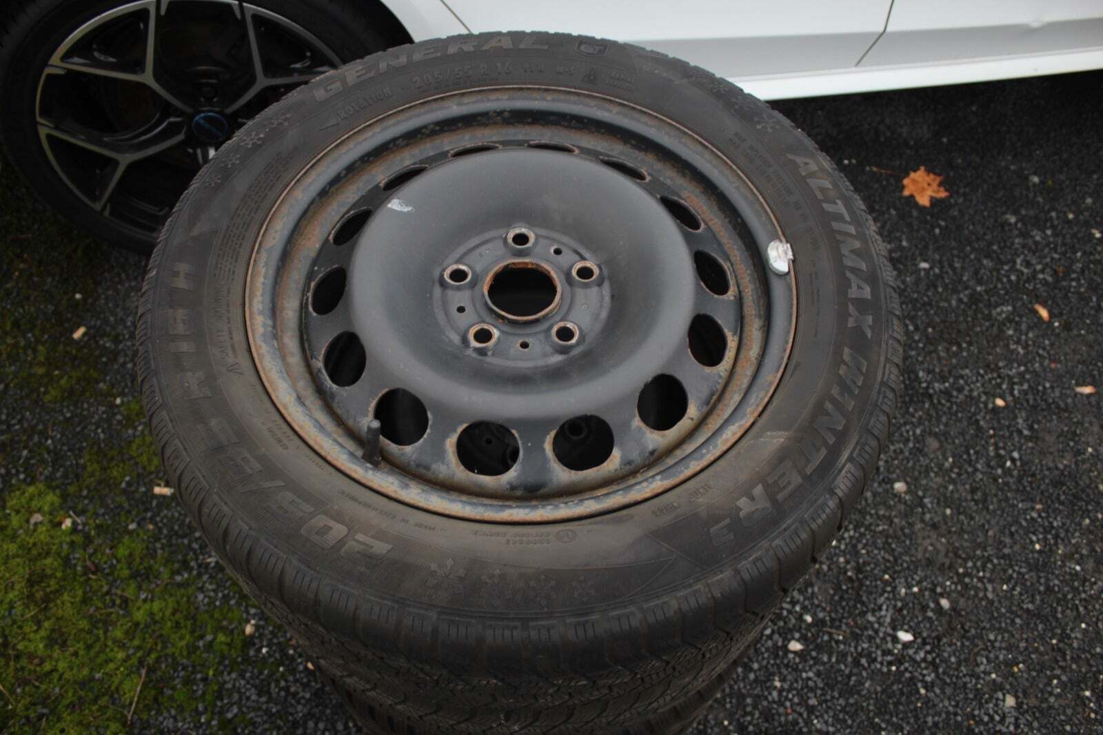 Grå VW Golf VII fra 2016