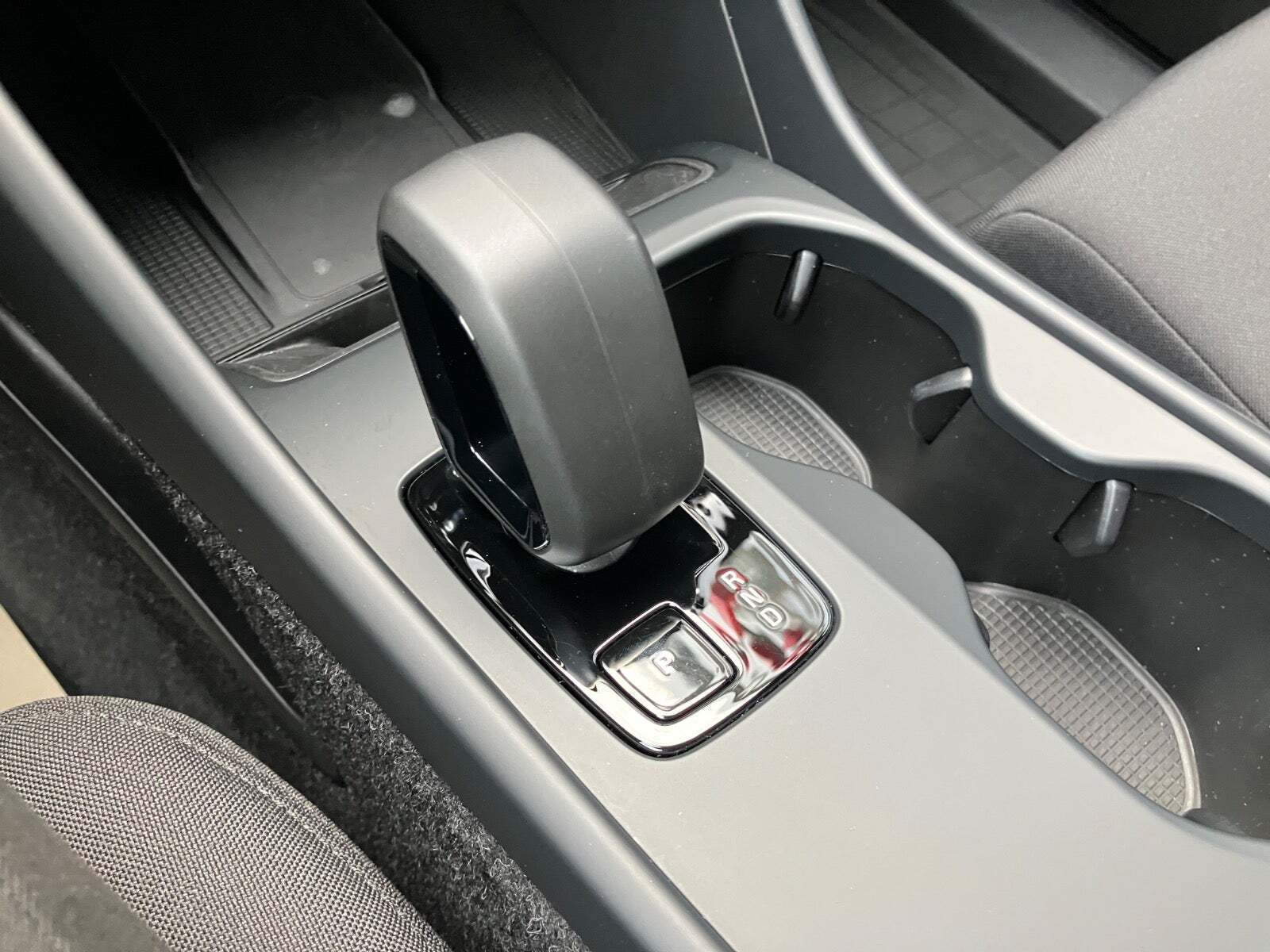 Grå Volvo EX40 fra 2025