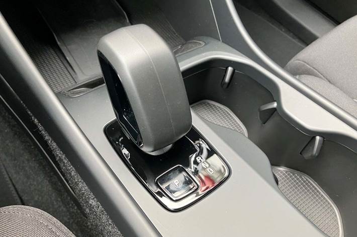 Sølv Volvo EX40 fra 2025