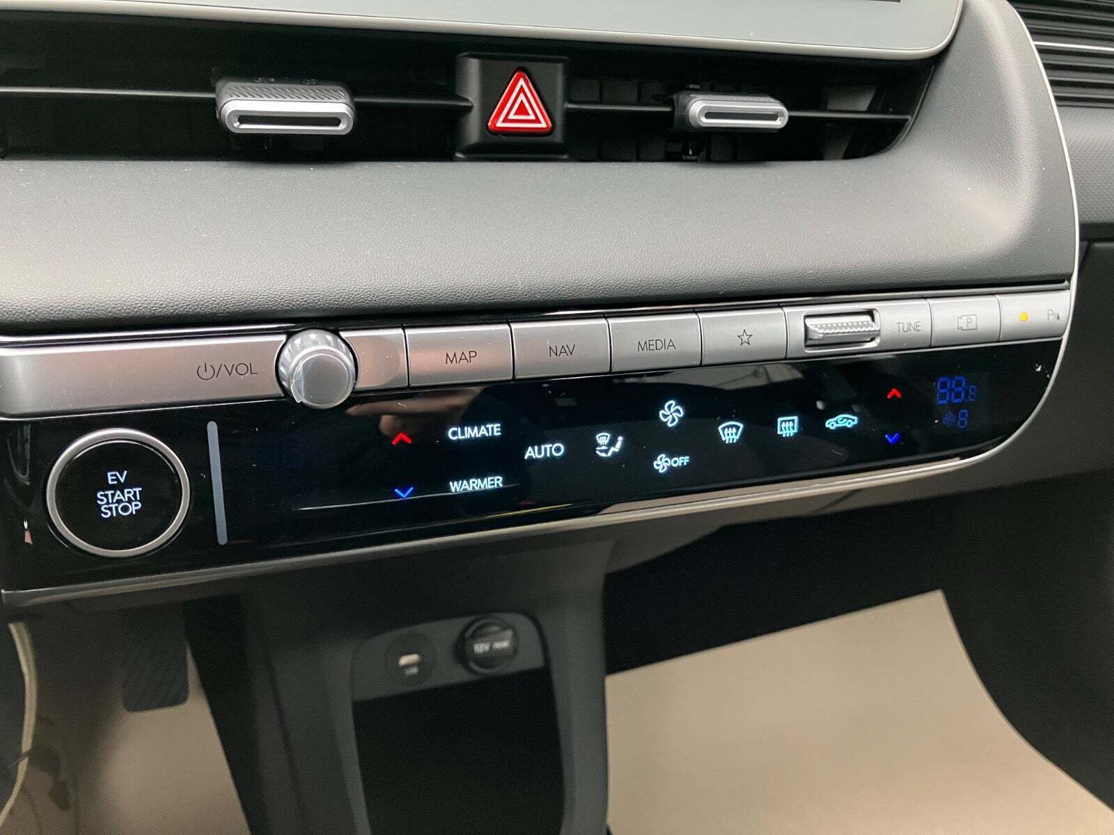 Blå Hyundai Ioniq 5 fra 2024