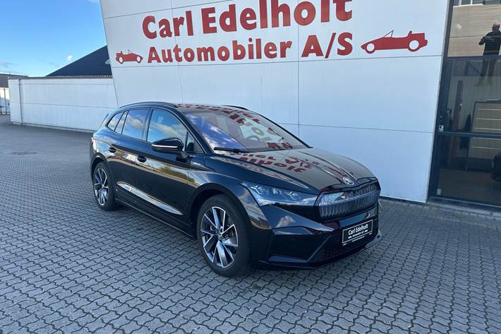Sort Skoda Enyaq iV fra 2024 set udefra