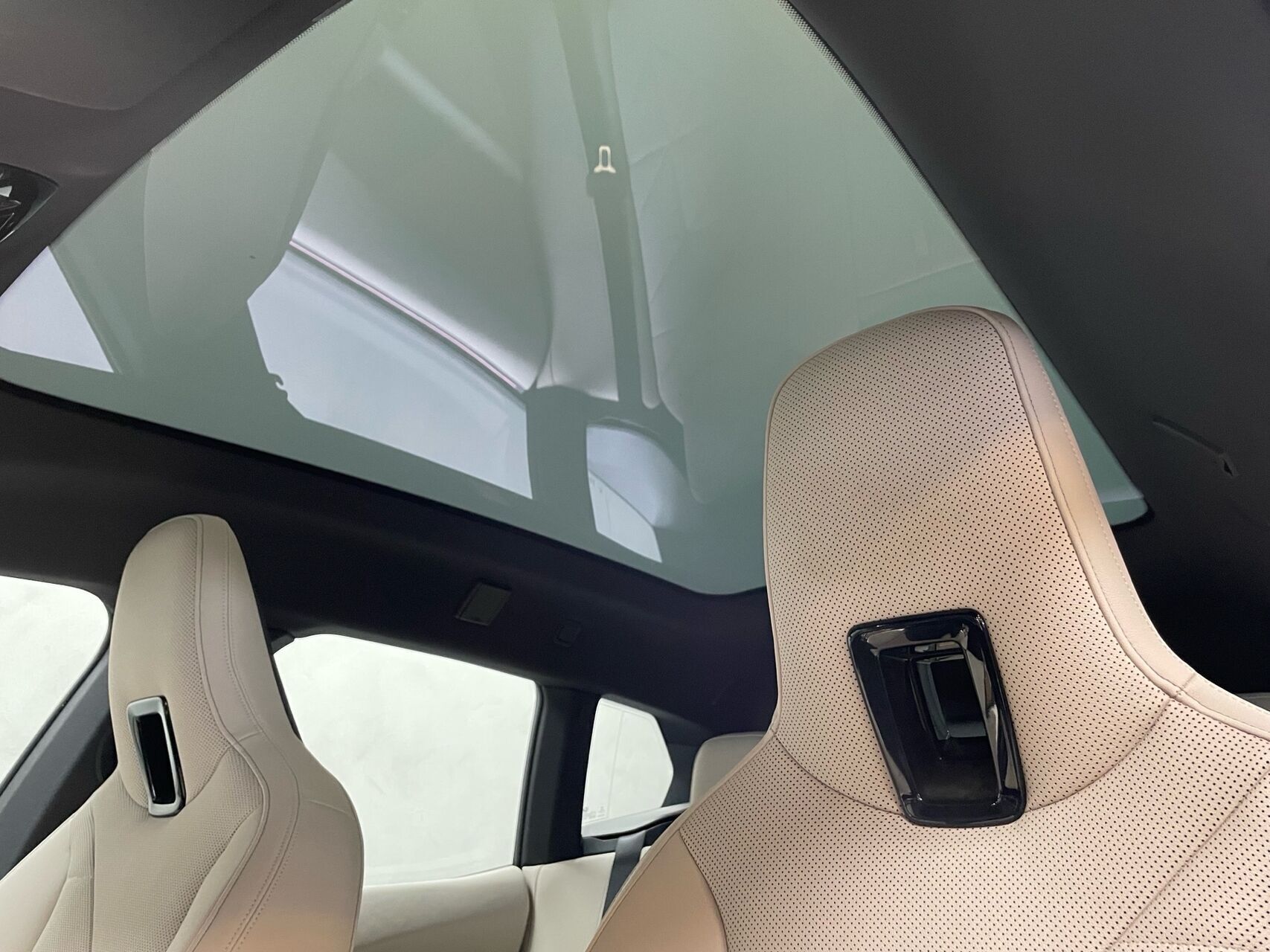 Grå BMW iX fra 2022