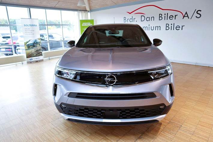 Grå Opel Mokka-e fra 2023