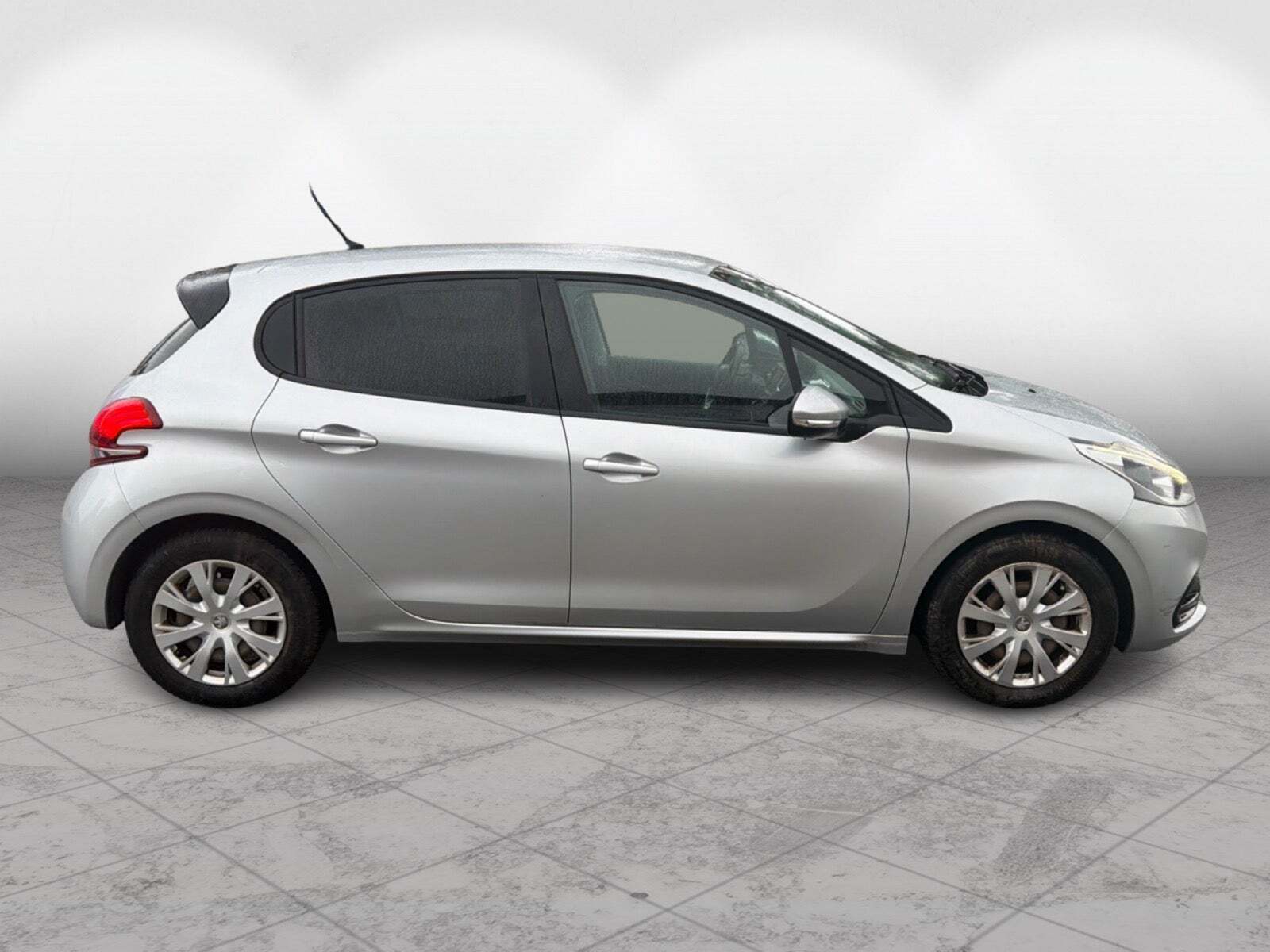 Peugeot 208 1,6 BlueHDi 100 Strike