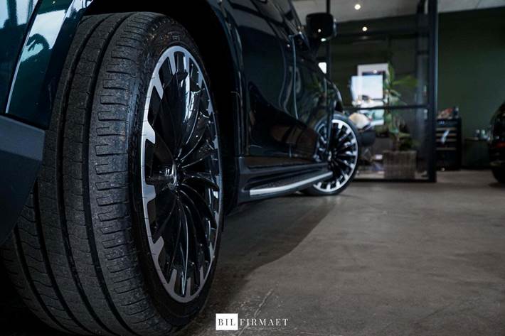 Grøn Mercedes EQE350 SUV fra 2025